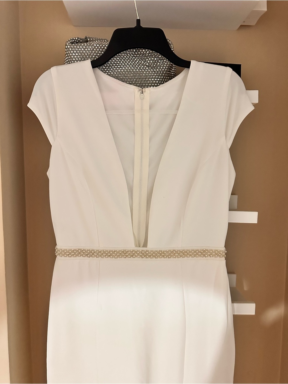 Elegant White Cap-Sleeve Maxi Dress with Beaded Waist - Picture 5 of 7